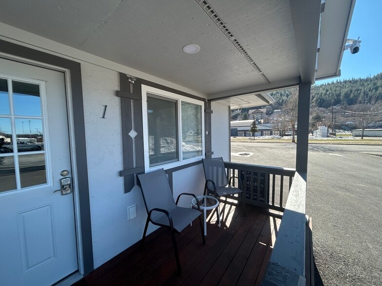 Front porch - 140 Railroad Ave