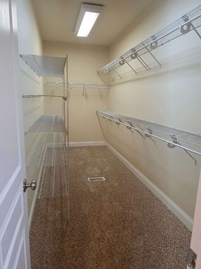 Building Photo - Spacious 4-Bedroom Home for Rent in Kings Grant Fayetteville – 15 Minutes from Fort Bragg