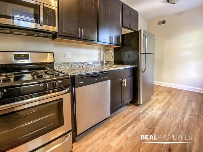 Building Photo - 1 bedroom in CHICAGO IL 60613