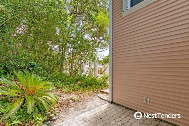 Building Photo - Island Life Awaits with a Short Walk to Beach Access Number 27!