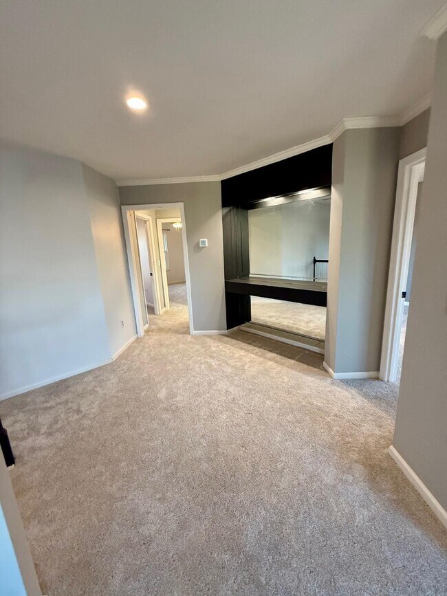 Building Photo - 800 Palomino Ln