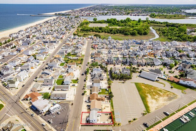 Building Photo - 167 4th Ave