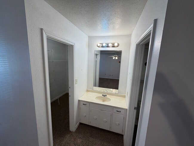 Building Photo - Large home ready for tenant....