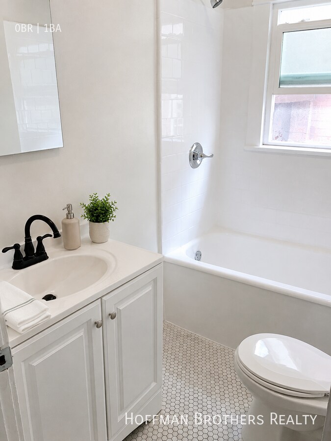Building Photo - 563 Heliotrope Dr