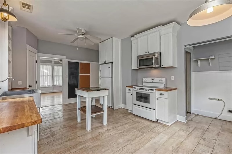 Building Photo - 2627 Fort Ave