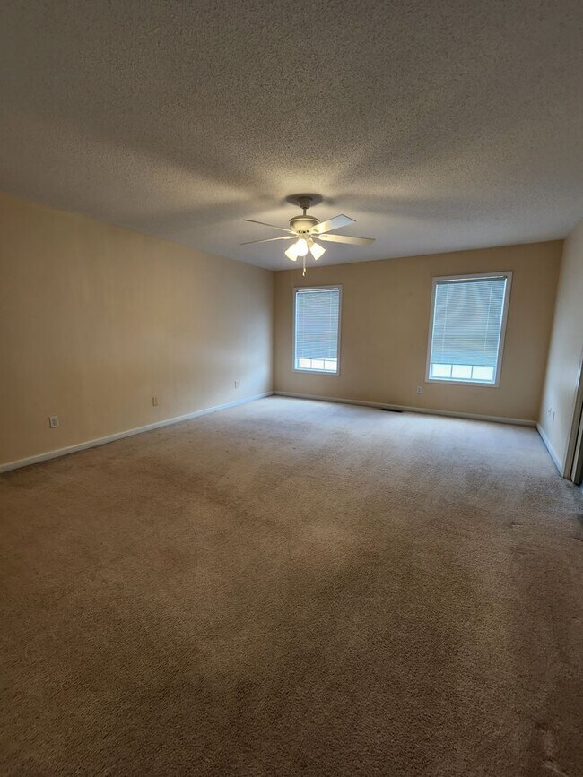 Building Photo - 143 S Spring View Dr