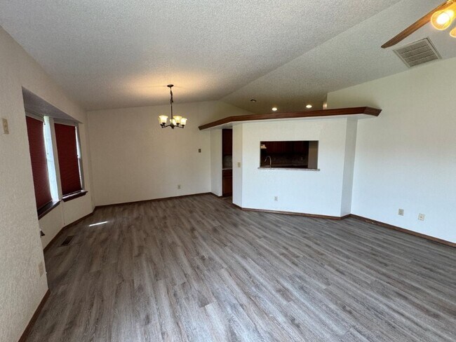 Building Photo - 3 bed 2 bath, 2 car, NEW LVP! Moore Schools, fenced yard!