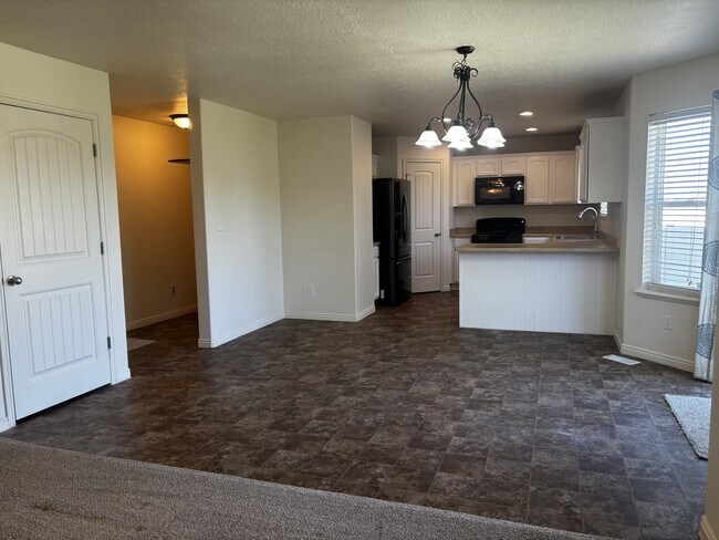 Building Photo - 2431 Ox Yoke Dr
