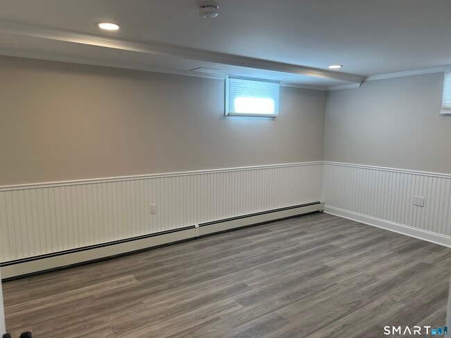 Building Photo - 44 Hillside Ave