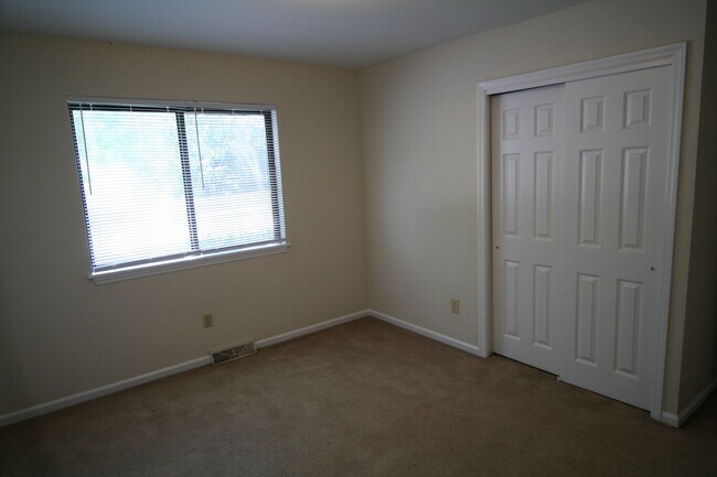 Building Photo - Ranch Home located in Park Hills    260224