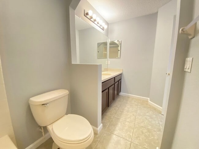 Building Photo - 5 bed / 2.5 bath Lake Nona Townhome!