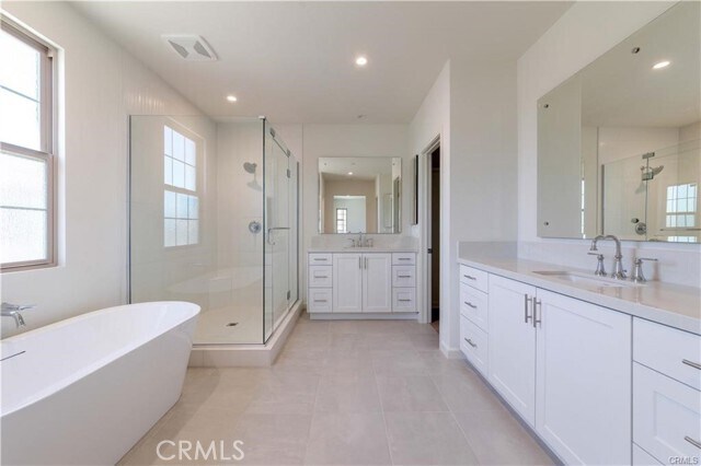 Building Photo - 113 Escala