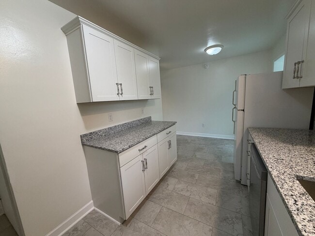 Building Photo - 3 Bedroom Home with Carport in Blacksburg