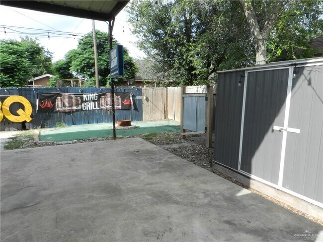 Building Photo - 1718 E Juarez Ave