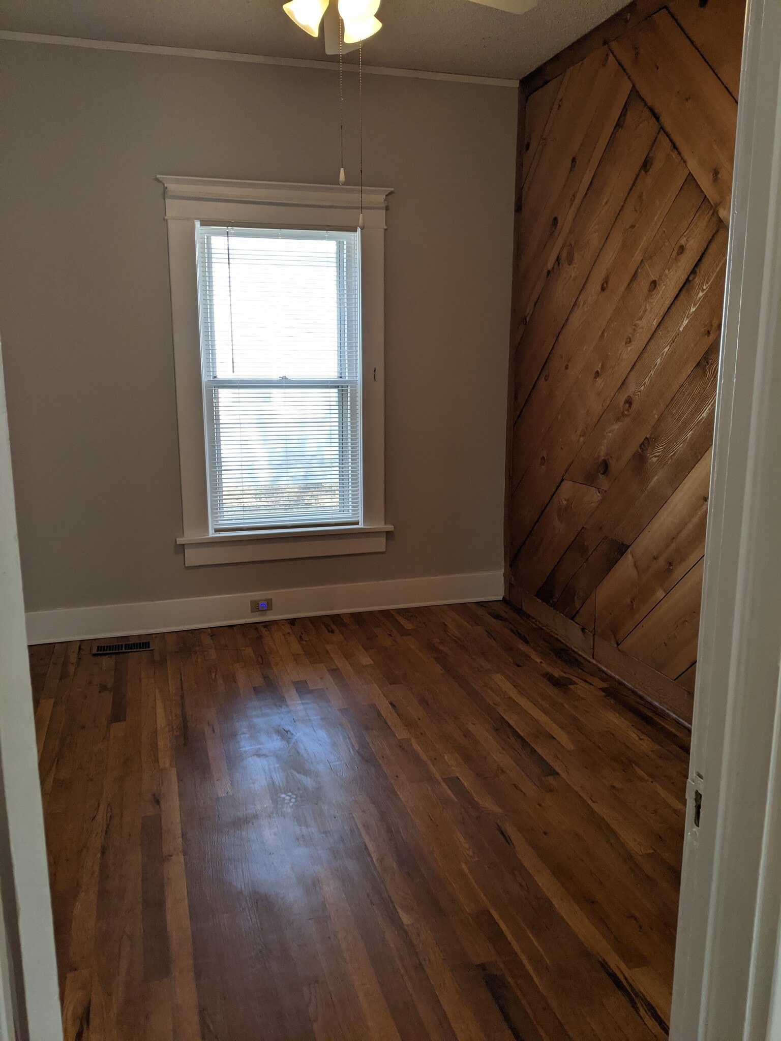 Second bedroom - 504 N High St