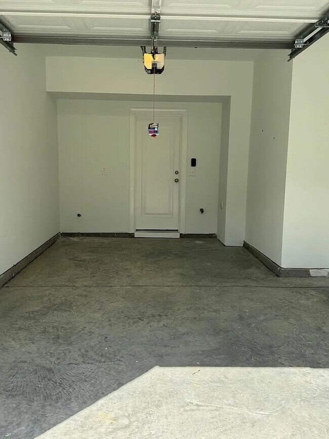 Building Photo - Stunning New Construction 3BD, 2.5BA Cary Townhome-Style Condo with a 1-Car Garage in a Prime Loc...
