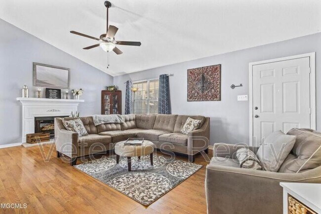 Building Photo - 313 Seal Ave