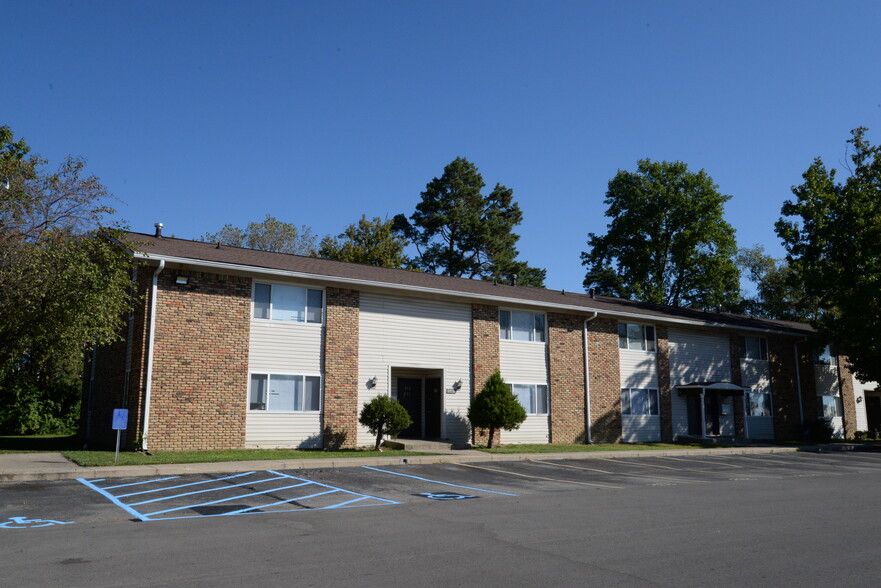 Exterior - Fountainview Apartments