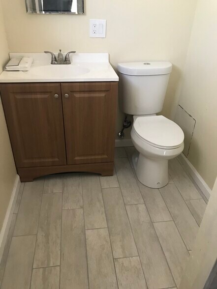 Building Photo - 7881 Hyssop Dr