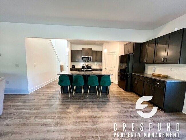 Building Photo - Close to Fort Bragg/Master BR Downstairs S...