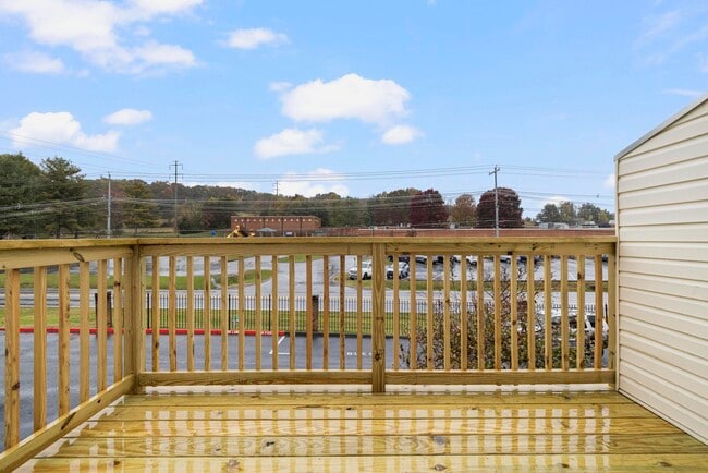 Building Photo - 2101 Cherokee Rd