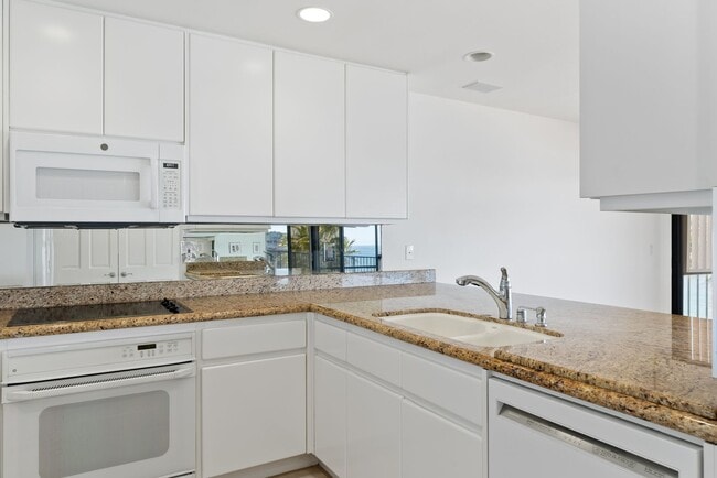 Building Photo - Discover a Coastal Sanctuary at Laguna Royale, Laguna Beach. Comes with 2 Parking Spaces!