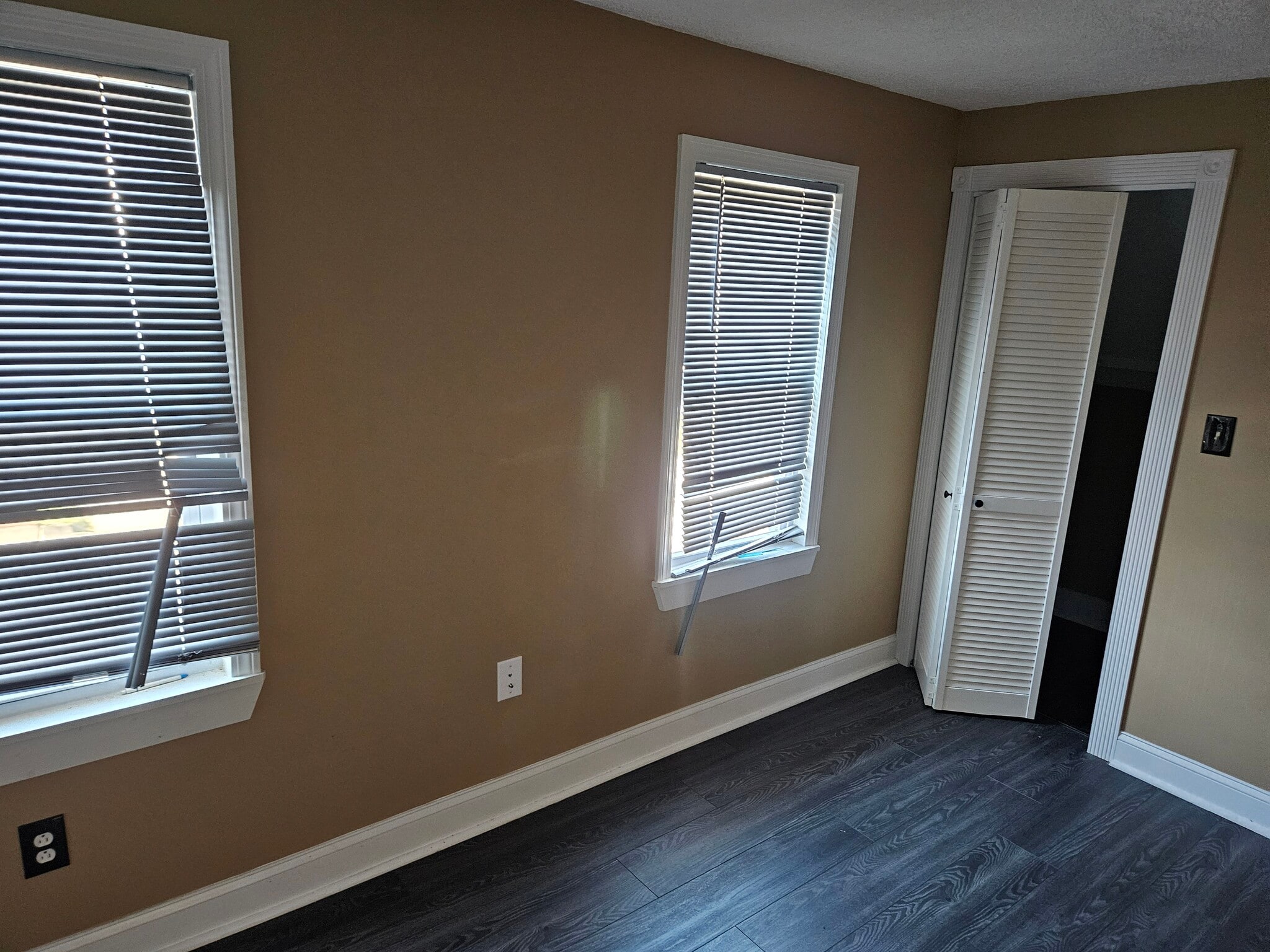 Building Photo - 42 Clinton St