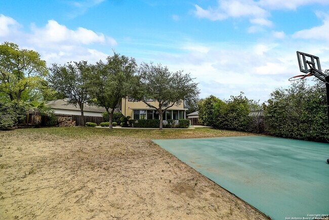 Building Photo - 9759 Bronson Creek