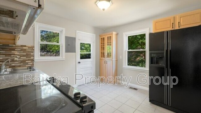 Building Photo - 6703 Campbell St