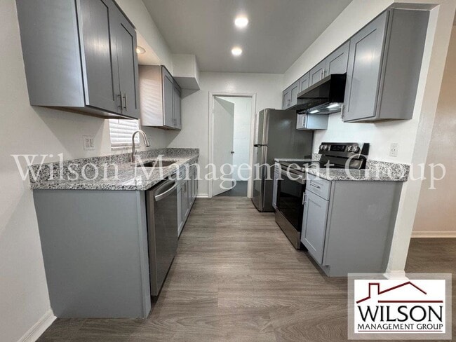 Building Photo - 2210 Musselwhite Ave