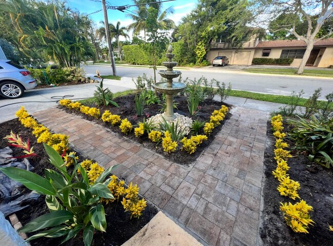 Building Photo - 302 Fordham Dr