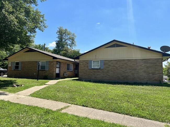 Building Photo - 4044 Crest Dr