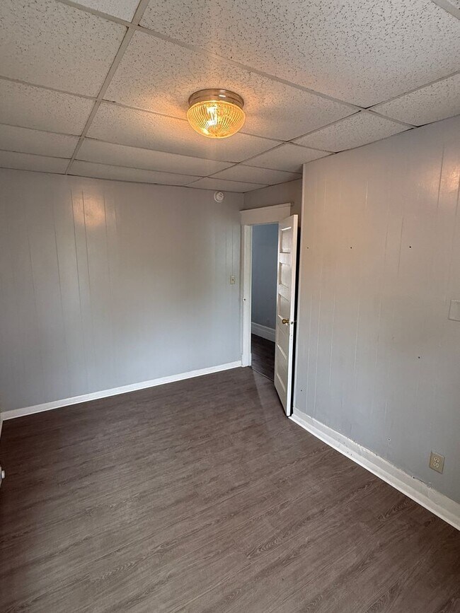 Building Photo - Spacious 4 Bedroom, Cambridge Home with Large Yard, Office & Front Porch Near Downtown Waterfront!