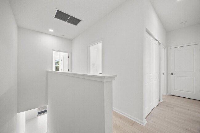 Building Photo - 4520 Longwood Lk Sq