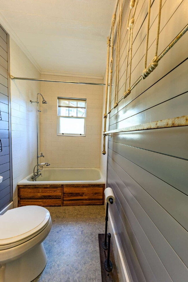 Building Photo - Lockeland Springs Bungalow for Lease, Bloc...