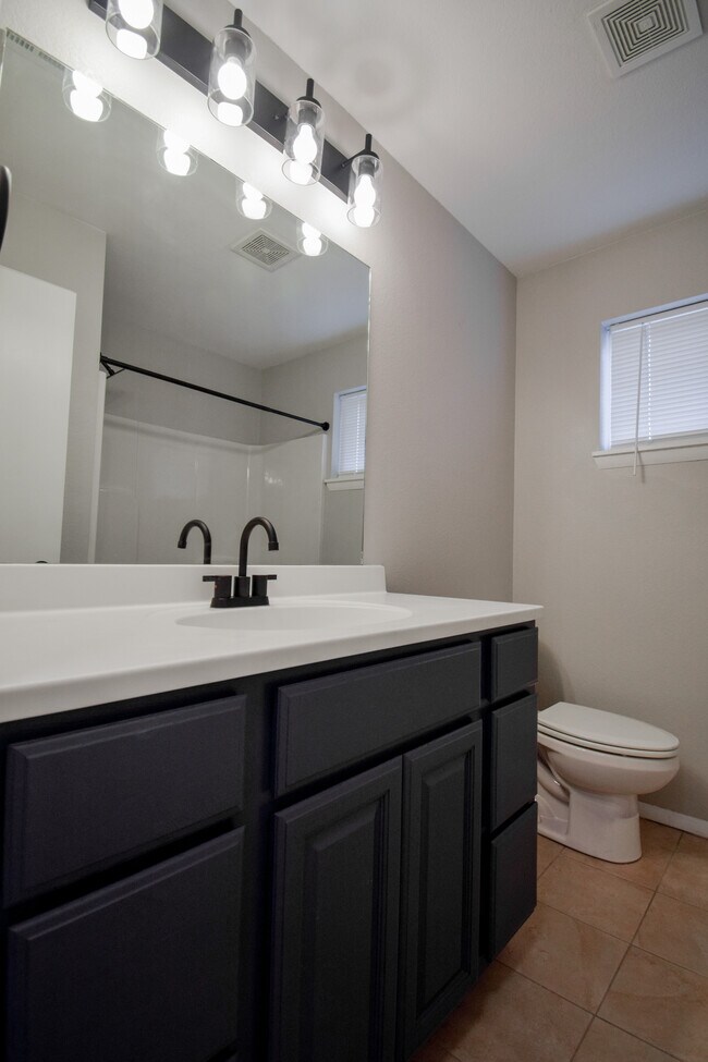 Building Photo - 1308 Fourplex