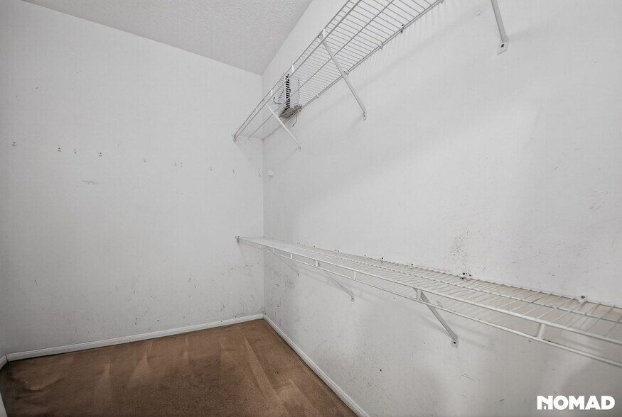 Building Photo - 1811 Quiet Hollow Dr