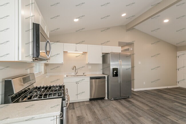 Building Photo - 5 Spring Fawn Ln