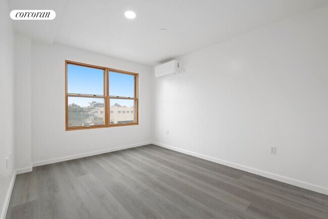 Building Photo - 217 9th St