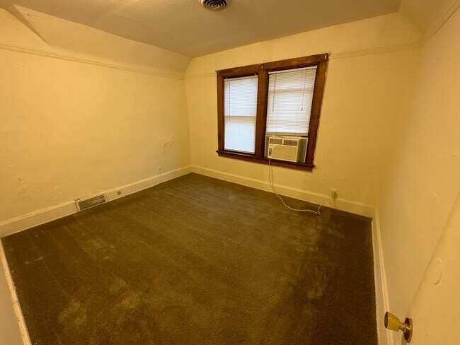 Building Photo - 146 W Gorham St