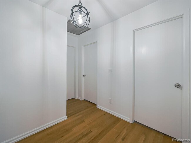 Building Photo - 7580 Thornwood St