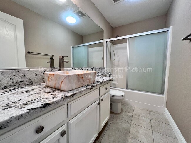 Building Photo - 5705 E Erin Ave