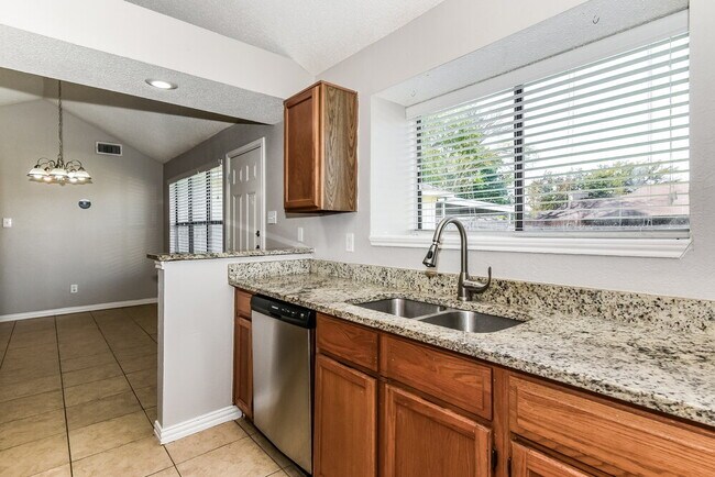 Building Photo - 4017 Dorchester Dr