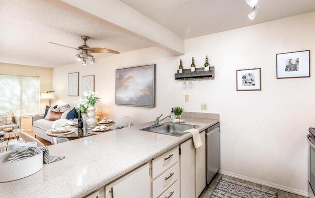 Building Photo - 1 bedroom in Seattle WA 98115