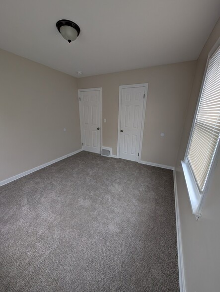 Building Photo - 807 Thurman St