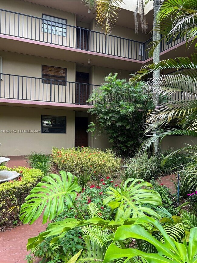 Building Photo - 10855 SW 112th Ave