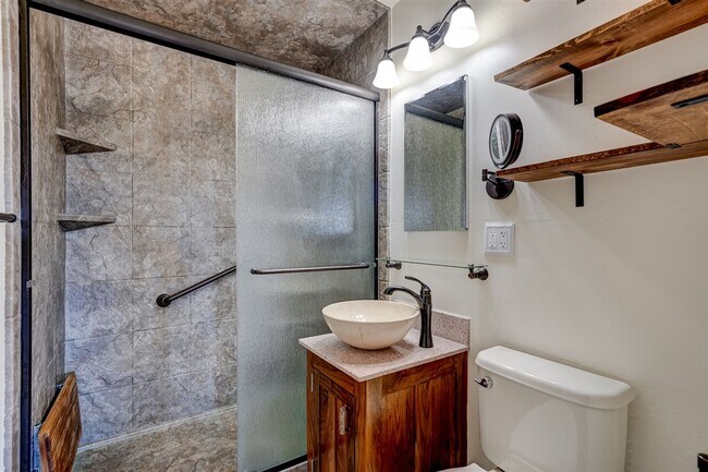 Building Photo - Newly Remodeled 2 Bed, 1 Bath + a Den  Home at The Base of Thumb Butte!