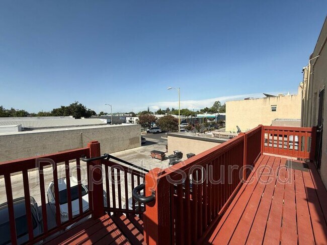 Building Photo - 139 W Yosemite Ave
