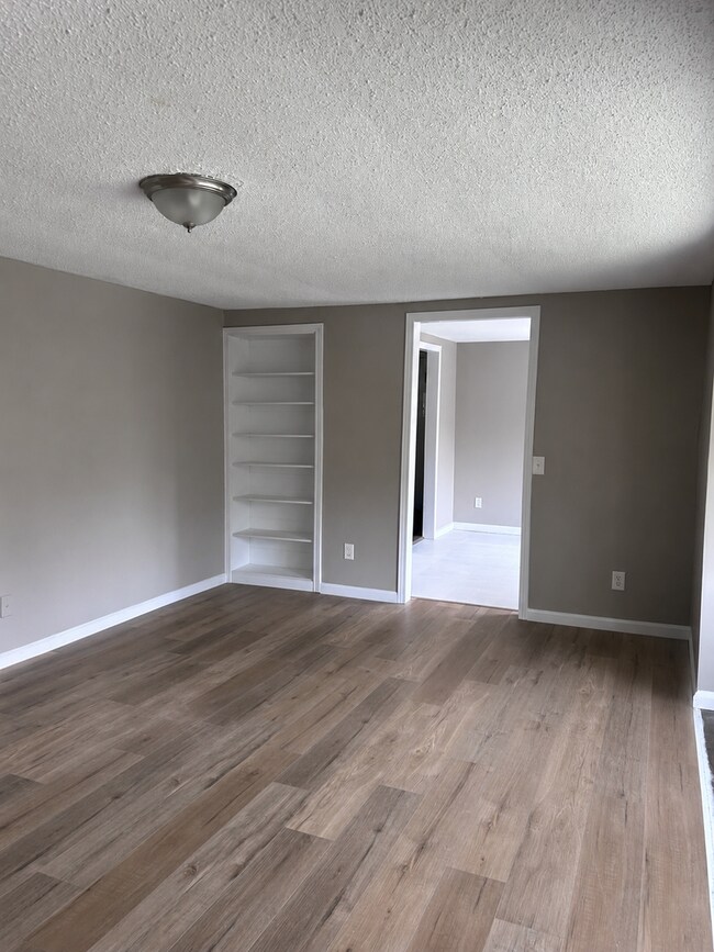 Building Photo - 4200 Wilkesview Dr