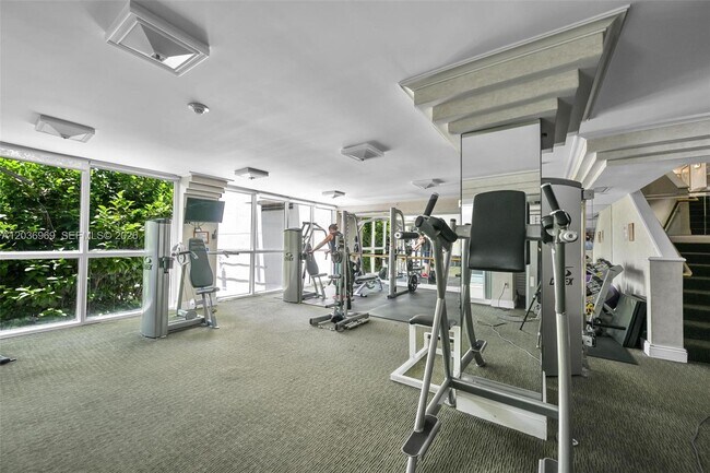 Building Photo - 16711 Collins Ave